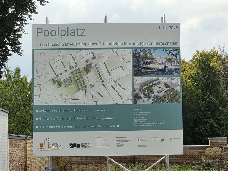 Construction sign Poolplatz